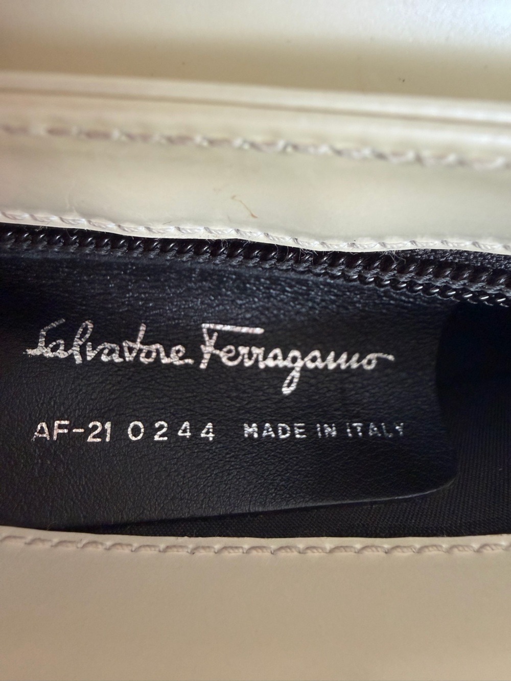 Vintage Salvatore Ferragamo Pearl White Patent Leather Shoulder Bag Authentic - Picture 7 of 11